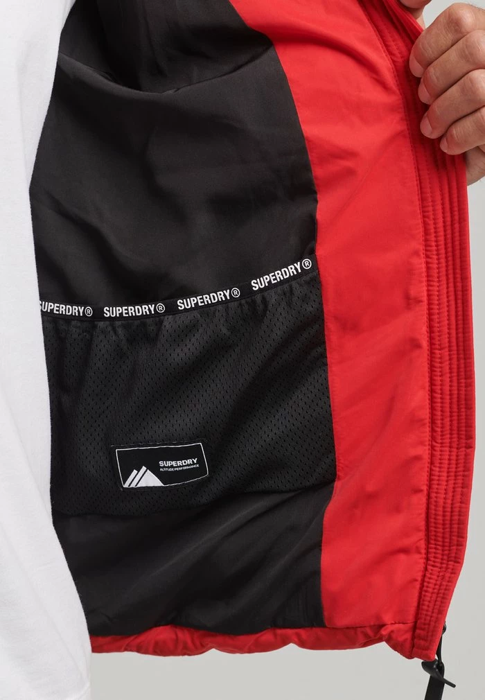 Superdry MICROFIBER MOUNTAIN PUFFER - Winter Jacket - High Risk Red 5 Superdry MICROFIBER MOUNTAIN PUFFER - Winter Jacket - High Risk Red - Image 5
