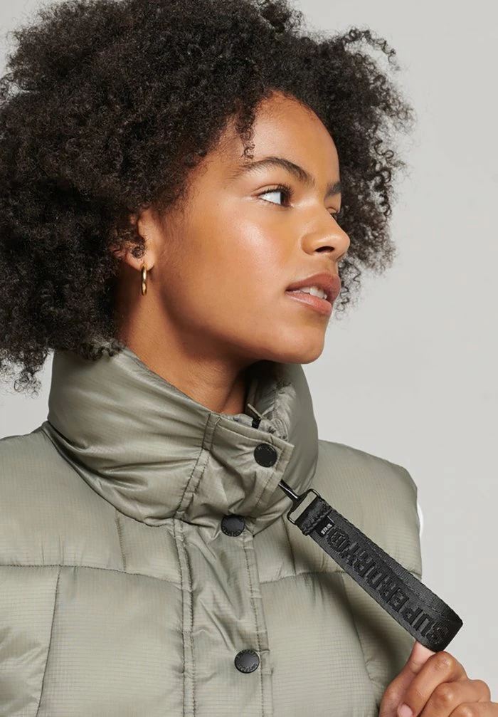 Superdry MOUNTAIN - Waistcoat - Light Khaki 3 Superdry MOUNTAIN - Waistcoat - Light Khaki - Image 3