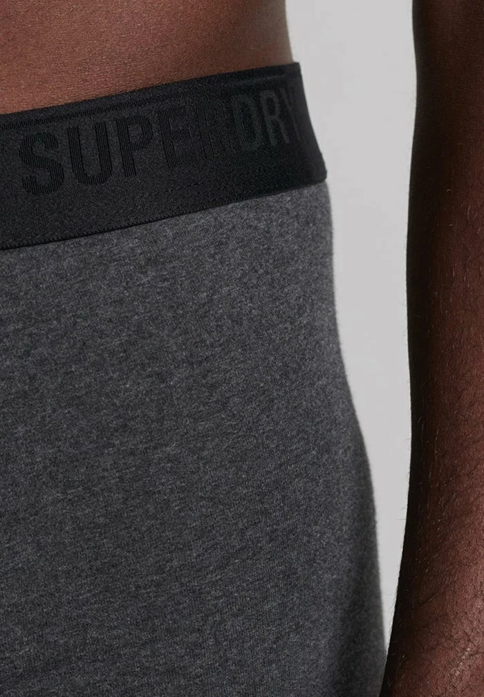 Superdry 3 PACK - Pants - Black Charcoal Grey 2 Superdry 3 PACK - Pants - Black Charcoal Grey - Image 2