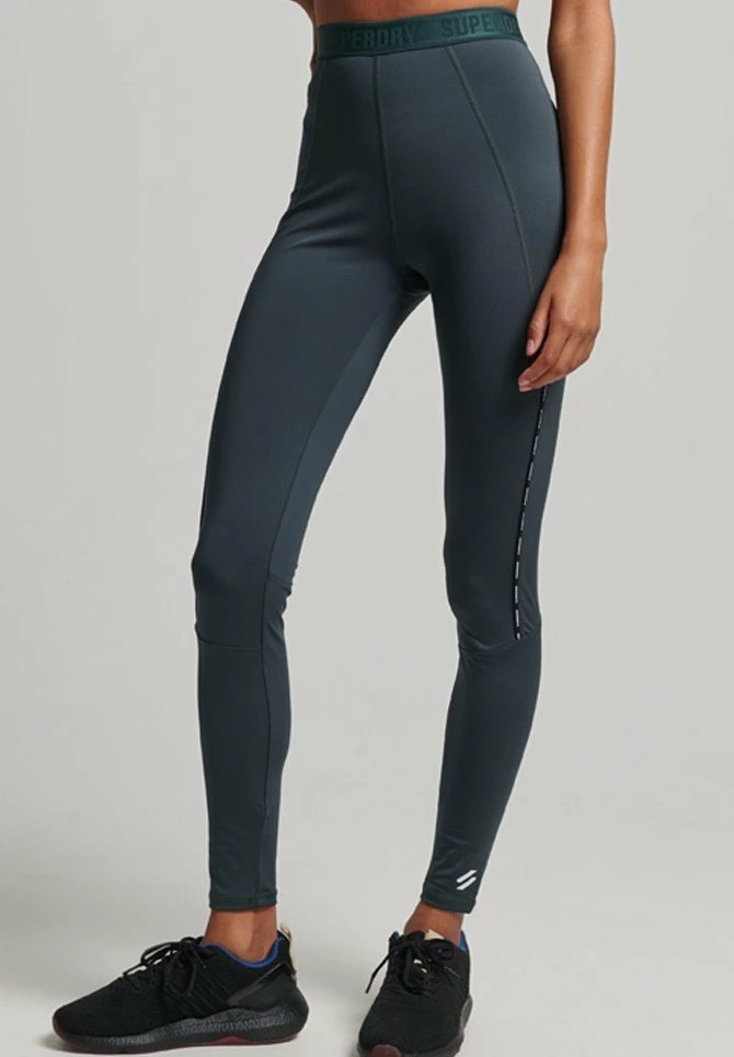 Superdry TRAIN BRANDED ELASTIC - Leggings - Trousers - Eagle Green 1 Superdry TRAIN BRANDED ELASTIC - Leggings - Trousers - Eagle Green