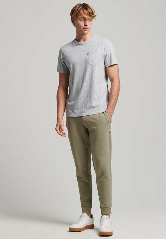Superdry ESSENTIAL TAPERED - Tracksuit Bottoms - Light Khaki 2 Superdry ESSENTIAL TAPERED - Tracksuit Bottoms - Light Khaki - Image 2