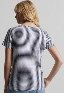 Superdry STUDIOS POCKET V-NECK - Basic T-shirt - Navy Breton 5 Superdry STUDIOS POCKET V-NECK - Basic T-shirt - Navy Breton -Superdry Shop e0dd928f1113491c84984da38bb2ca91