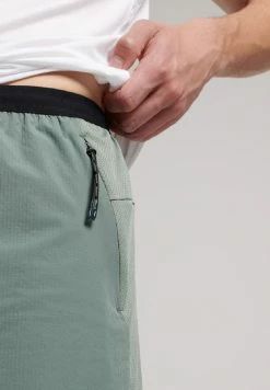 Superdry SPORT TRAIN HYBRID - Shorts - Laurel Khaki -Superdry Shop e1a32e59bcff4a3a8fc6f0118eca4211