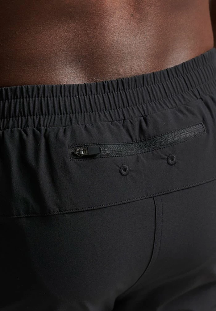 Superdry CORE - Shorts - Black 4 Superdry CORE - Shorts - Black - Image 4