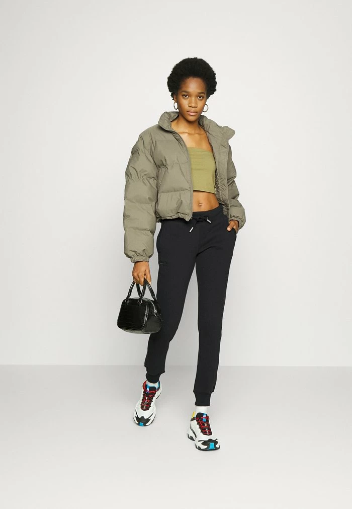 Superdry VINTAGE LOGO - Tracksuit Bottoms - Black 2 Superdry VINTAGE LOGO - Tracksuit Bottoms - Black - Image 2