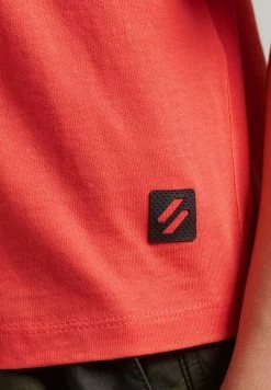 Superdry CODE TECH - Print T-shirt - Hyper Fire Coral -Superdry Shop ef26d30f1a98406ea101ab44b60df63a