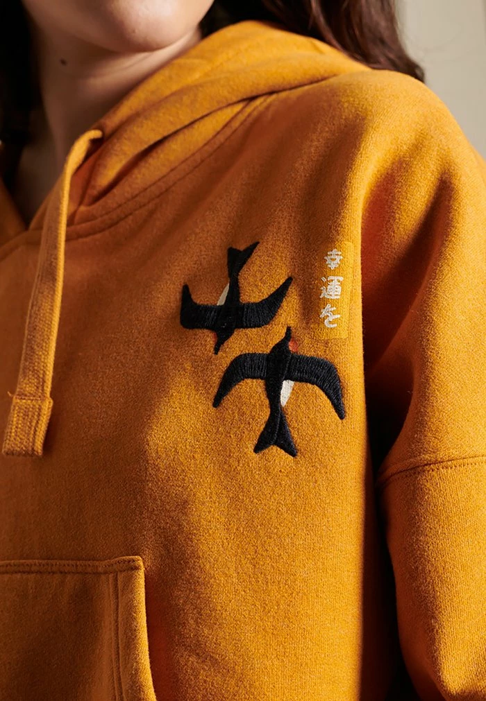 Superdry EMBELLISHED SUKA BOXY - Hoodie - Honey Gold 2 Superdry EMBELLISHED SUKA BOXY - Hoodie - Honey Gold - Image 2